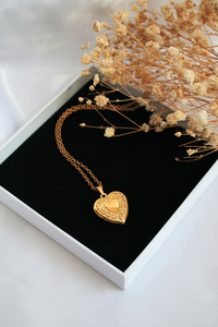 18 Karats Heart Locket Necklace AO